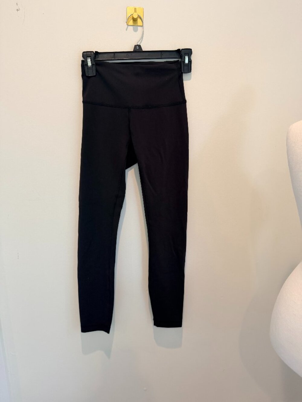 Lululemon Black Wunder Train High-Rise Crop 23" in Sz 4